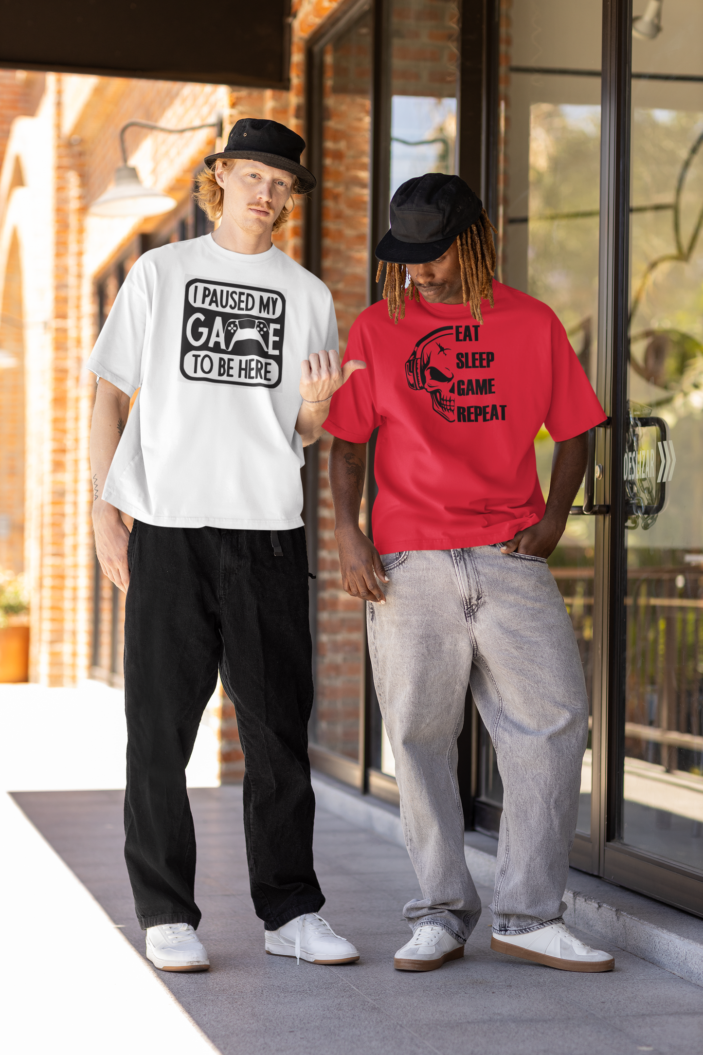 I PAUSED MY GAME TO BE HERE Premium Unisex T-Shirt mit Rundhalsausschnitt