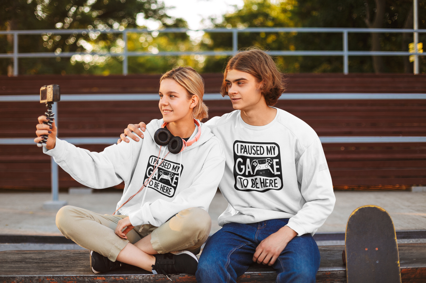 I PAUSED MY GAME TO BE HERE Kinder-Hoodie 4Y-14Y Jungs & Mädchen