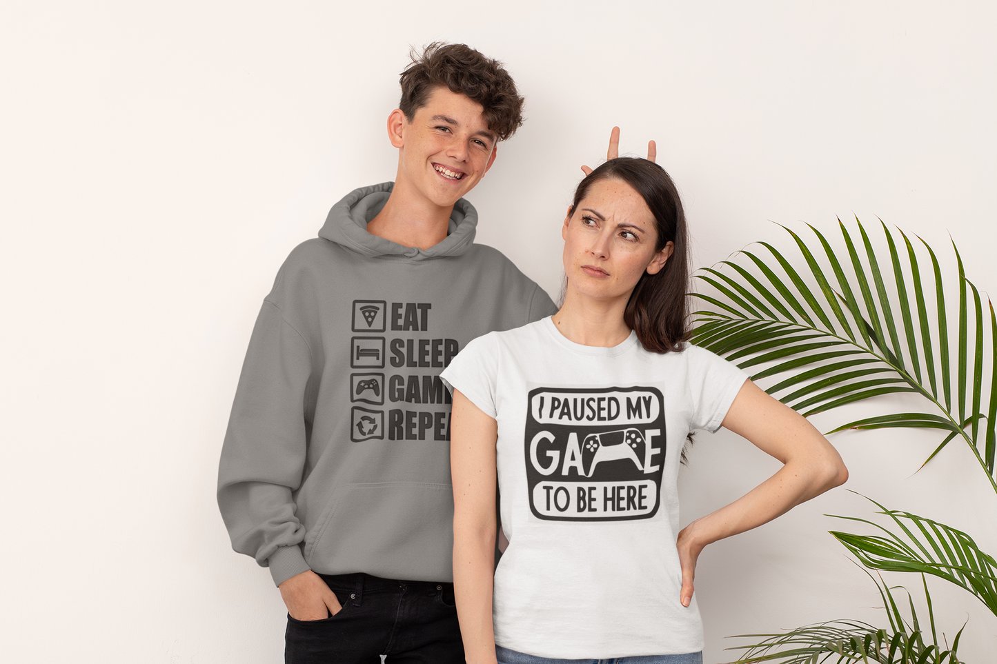 I PAUSED MY GAME TO BE HERE Premium Unisex T-Shirt mit Rundhalsausschnitt