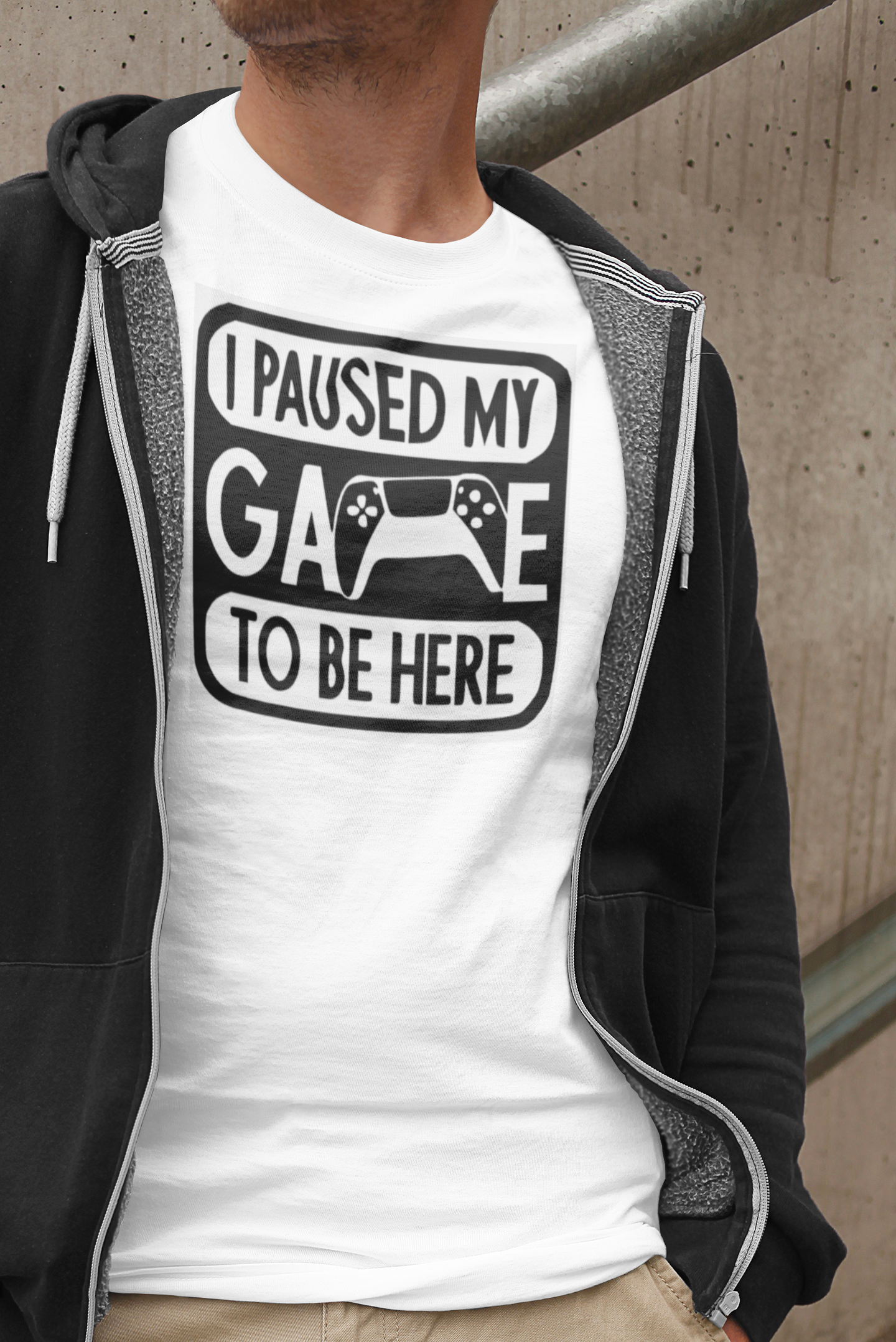 I PAUSED MY GAME TO BE HERE Premium Unisex T-Shirt mit Rundhalsausschnitt