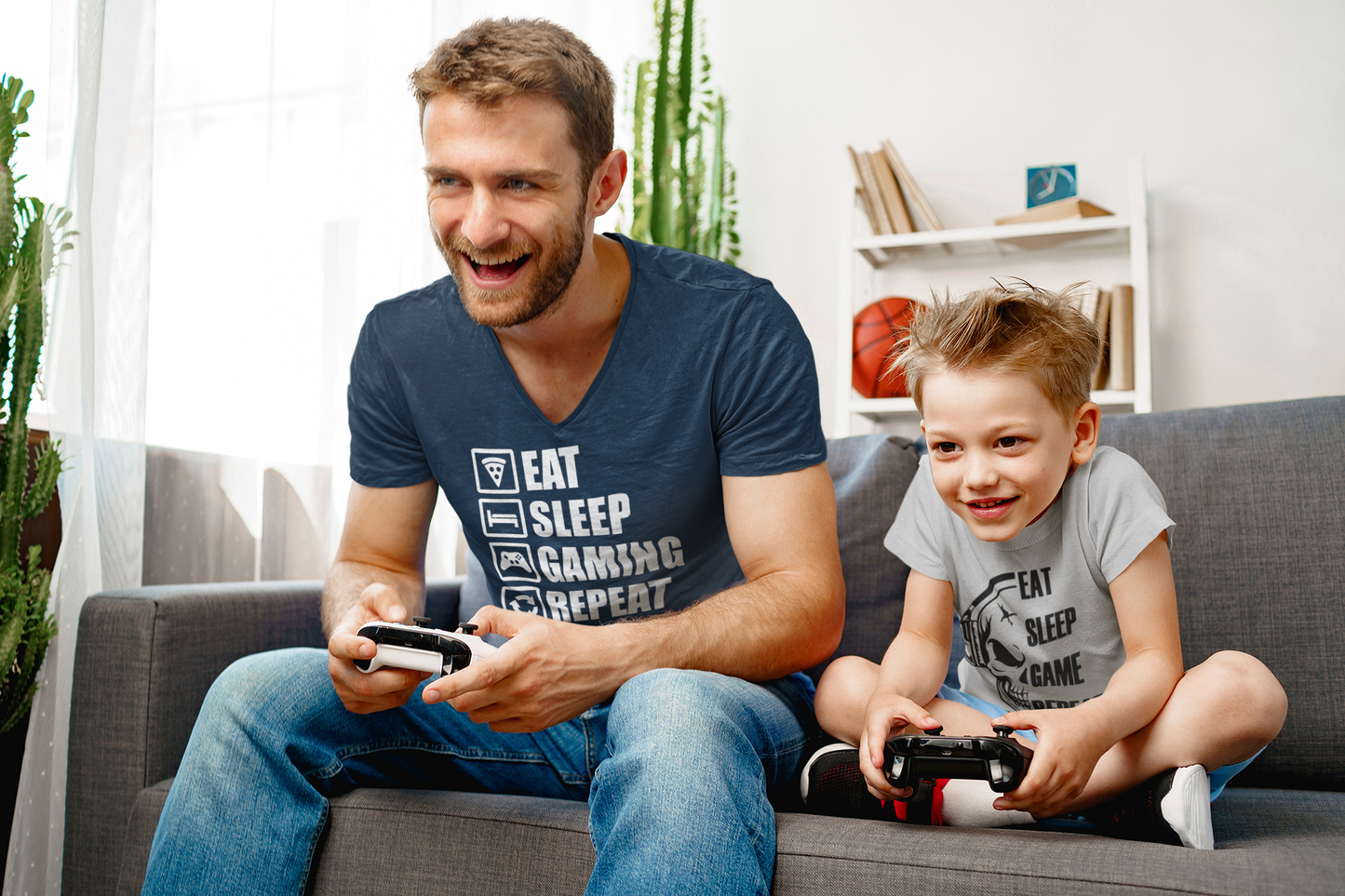 EAT SLEEP GAMING REPEAT Premium Unisex T-Shirt mit Rundhalsausschnitt Girls & Boys